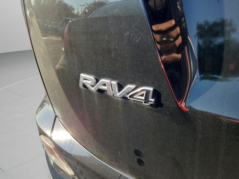 Used 2017 Toyota RAV4 LE FWD image 21