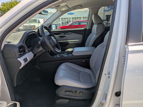 Certified 2025 Honda Pilot EX-L image 17