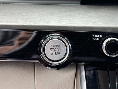 Used 2022 Kia Carnival EX FWD image 21