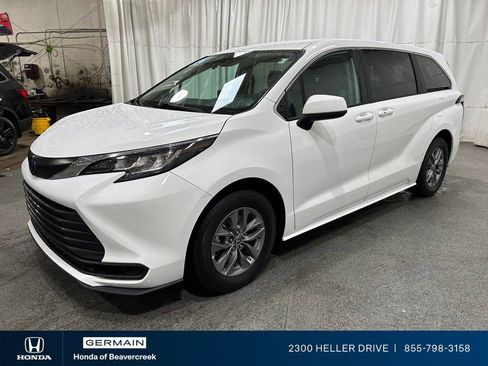 Used 2022 Toyota Sienna LE FWD image 4