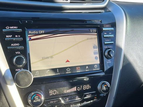 Used 2018 Nissan Murano SL w/ Moonroof Package image 15