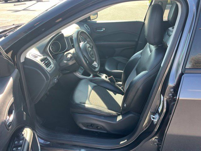 Used 2018 Jeep Compass Latitude w/ Popular Equipment Group FWD image 8