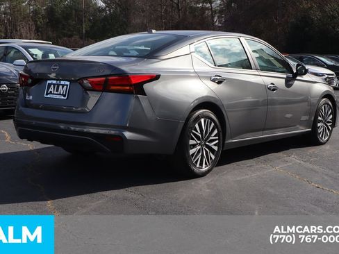 Used 2024 Nissan Altima 2.5 SV FWD image 6