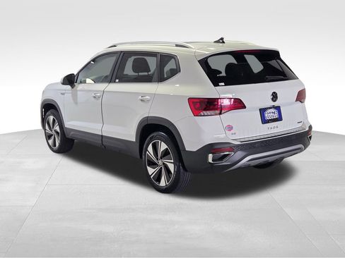Used 2023 Volkswagen Taos SE w/ Panoramic Sunroof Package AWD/4WD image 27