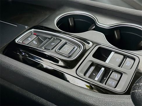 Certified 2023 Honda Pilot Touring image 27