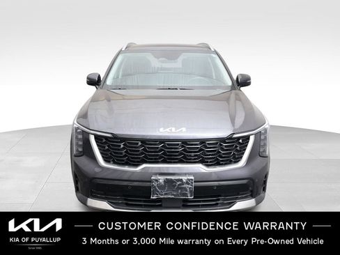 Certified 2025 Kia Sorento EX w/ Panoramic Sunroof Package AWD/4WD image 2