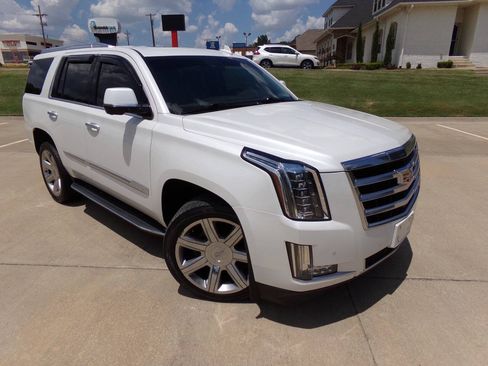 Used 2016 Cadillac Escalade Luxury AWD/4WD image 14