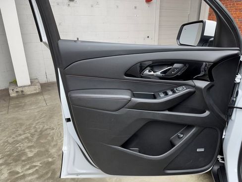 Used 2023 Chevrolet Traverse RS image 10