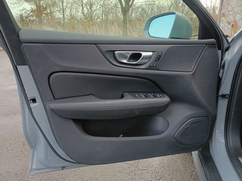 Used 2025 Volvo V60 B5 Cross Country Plus image 10