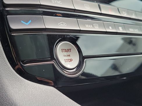 Used 2018 Jaguar F-PACE Prestige image 23