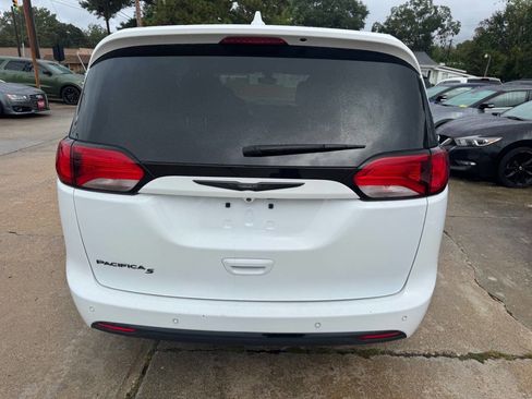 Used 2019 Chrysler Pacifica Touring Plus w/ S Appearance Package image 6