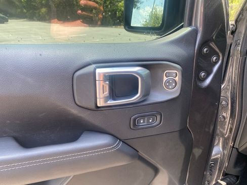 Used 2022 Jeep Wrangler Unlimited Sahara w/ Cold Weather Group AWD/4WD image 12