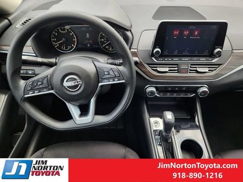 Used 2024 Nissan Altima 2.5 SV FWD image 27