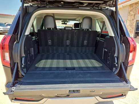 Used 2025 Ford Expedition Max Platinum AWD/4WD image 7
