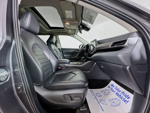 Used 2023 Toyota Highlander XLE AWD/4WD image 29