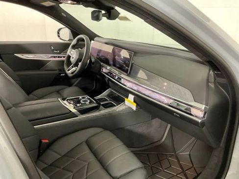 Certified 2024 BMW 760i xDrive AWD/4WD image 33