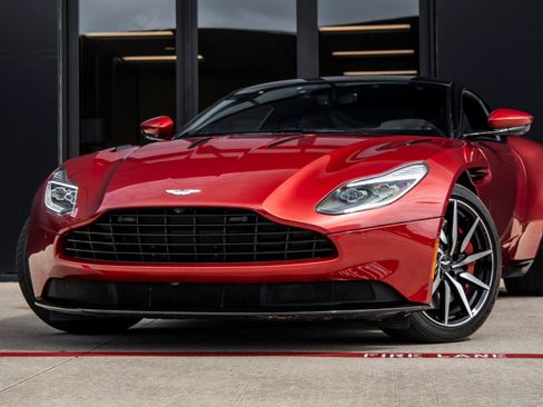 Used 2017 Aston Martin DB11 V12 RWD image 3