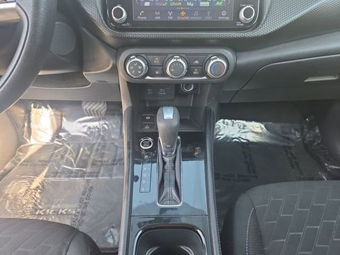 Used 2024 Nissan Kicks SV image 11