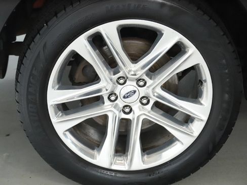 Used 2016 Ford Explorer XLT w/ Equipment Group 202A AWD/4WD image 12