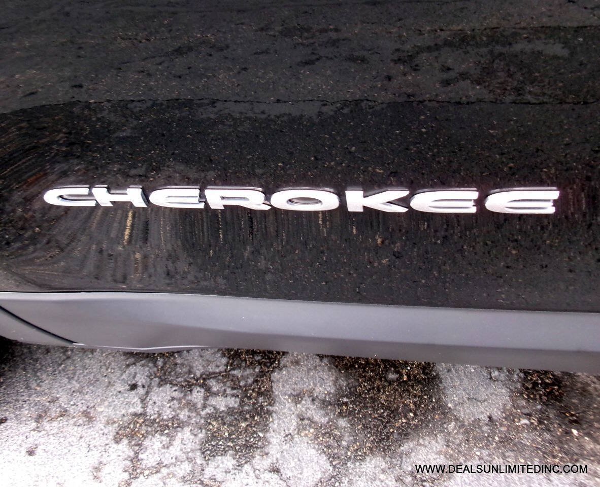 Used 2019 Jeep Cherokee Limited w/ Technology Group AWD/4WD image 5