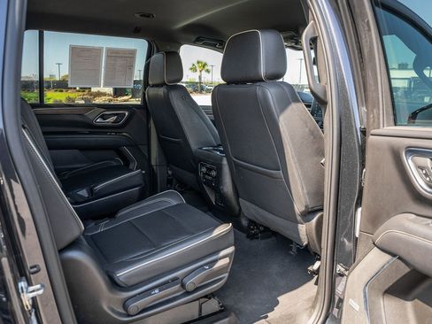 Used 2023 Chevrolet Suburban Premier image 13