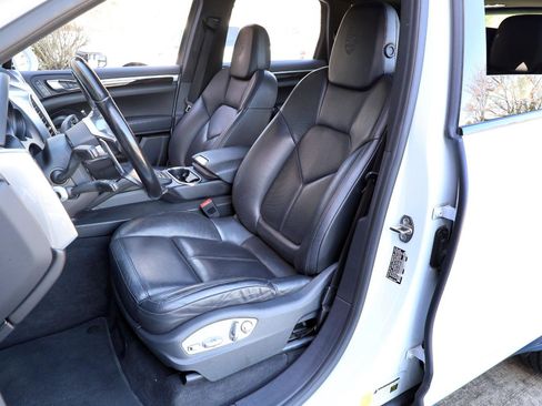 Used 2018 Porsche Cayenne Platinum Edition image 14