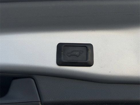 Used 2020 Toyota RAV4 Limited image 34