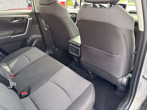 Used 2025 Toyota RAV4 XLE AWD/4WD image 38