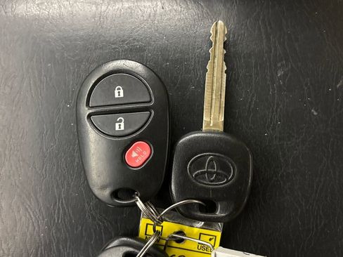 Used 2015 Toyota Tacoma PreRunner w/ SR5 Package image 32