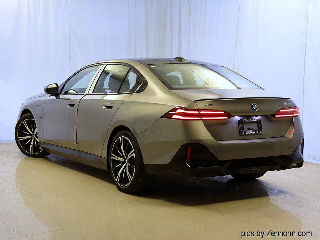 Used 2027 BMW 550e xDrive AWD/4WD image 9