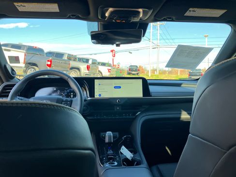 Used 2025 Toyota Crown Signia Limited image 37