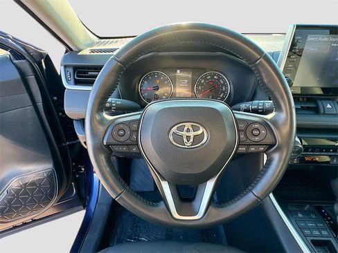 Used 2022 Toyota RAV4 XLE image 10