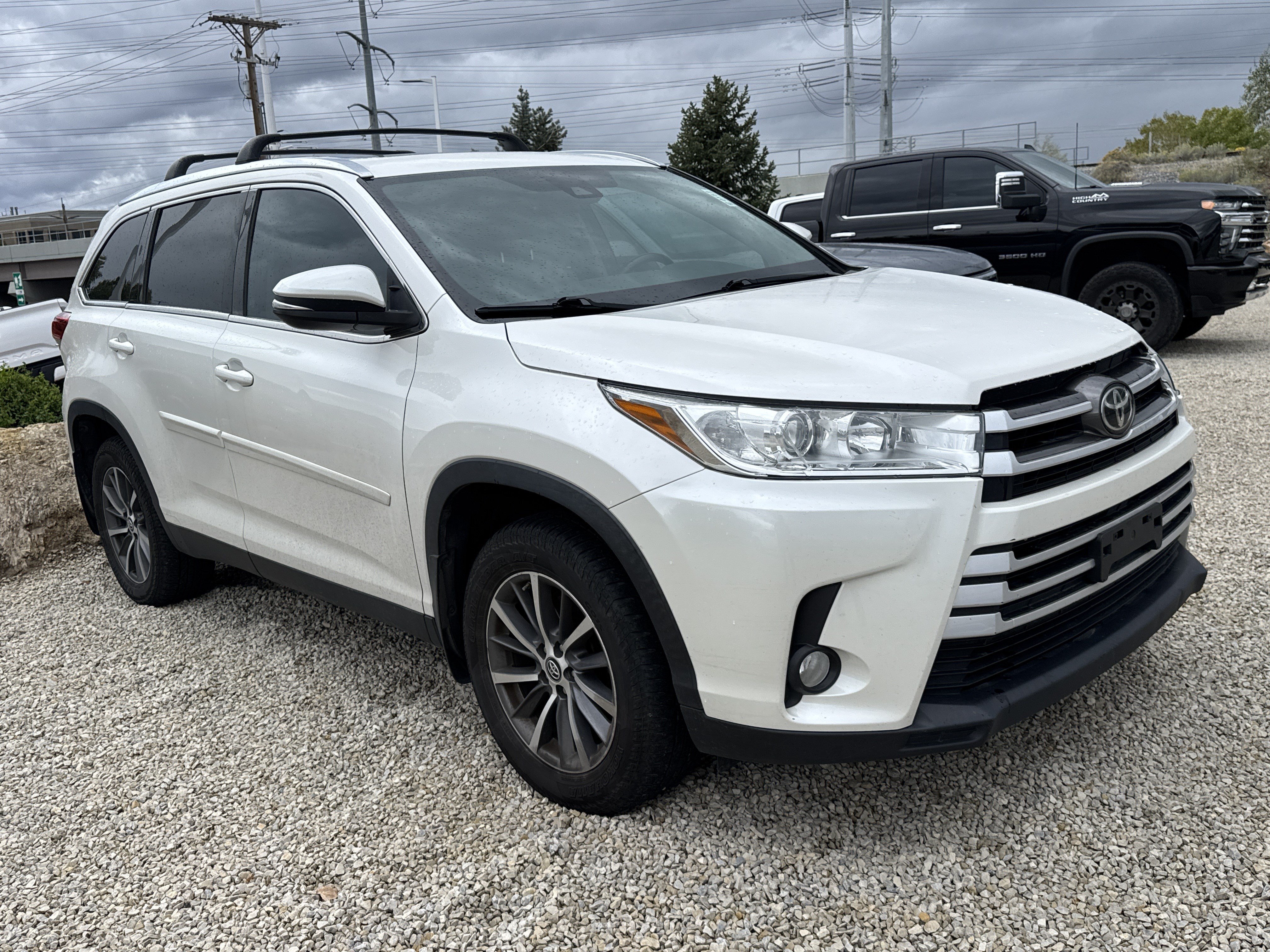 Used 2019 Toyota Highlander XLE AWD/4WD image 2