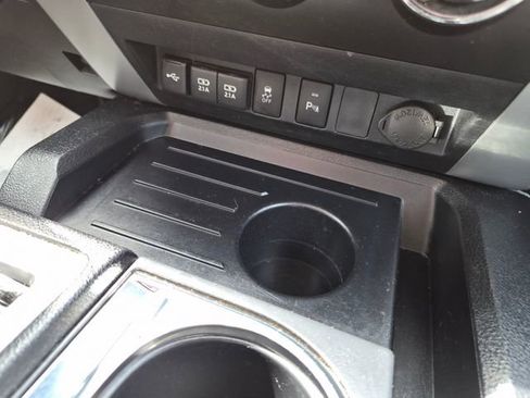 Used 2020 Toyota Tundra SR5 w/ SR5 Convenience Package AWD/4WD image 30