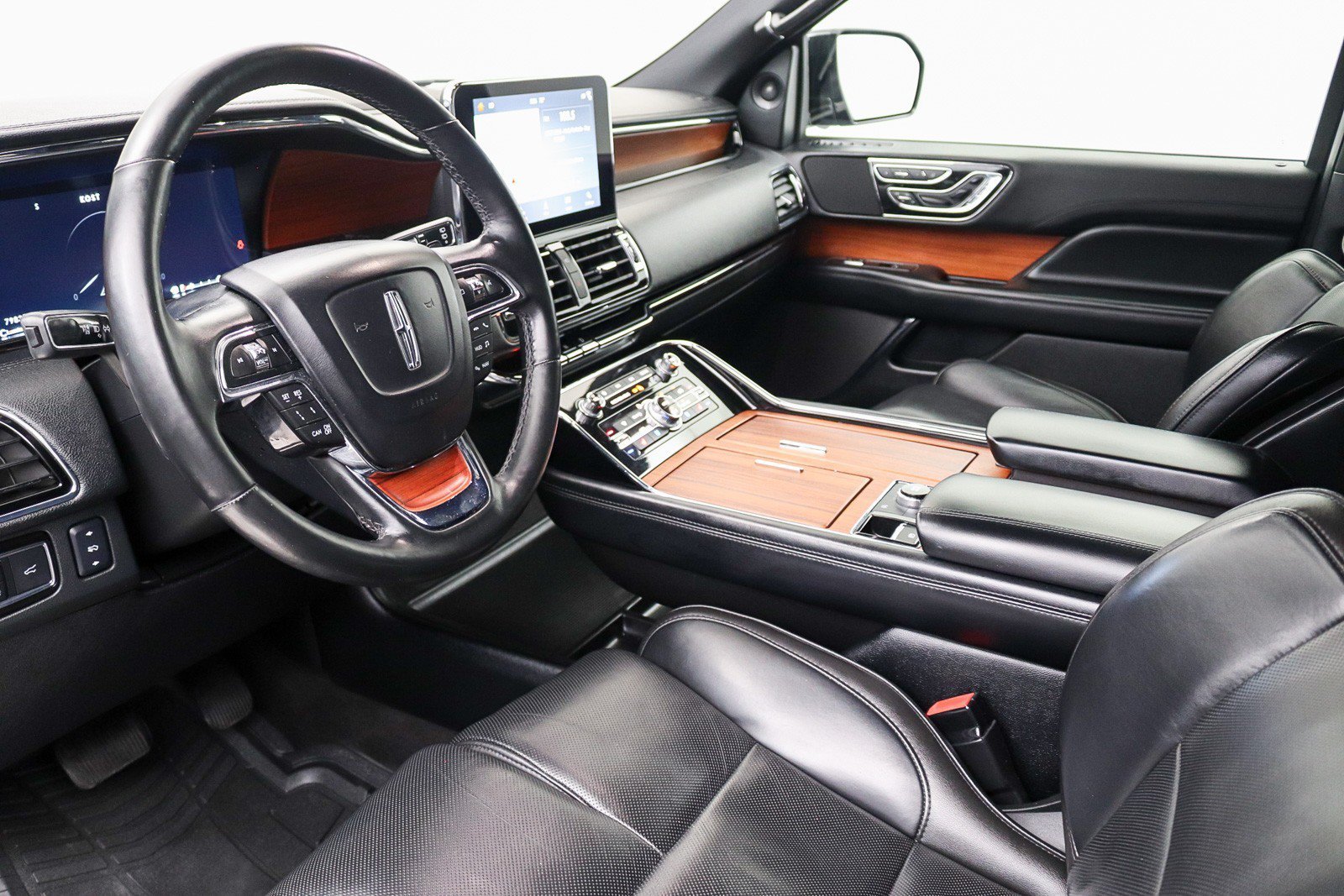 Used 2018 Lincoln Navigator Select w/ Technology Package RWD image 21