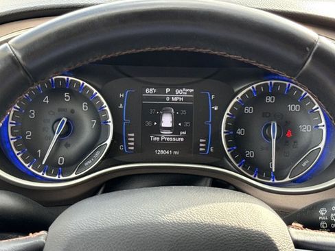 Used 2017 Chrysler Pacifica Touring-L w/ Tire & Wheel Group image 22