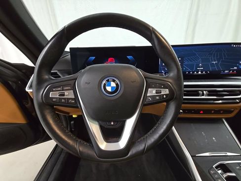Used 2024 BMW i4 xDrive40i w/ Premium Package AWD/4WD image 3