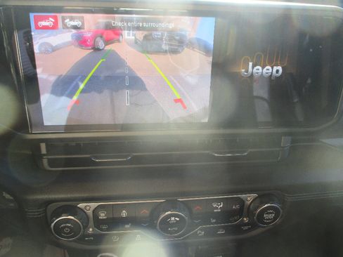 Used 2024 Jeep Wrangler Rubicon image 6