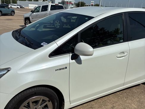 Used 2015 Toyota Prius V Four FWD image 1