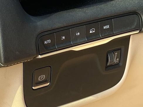 Used 2023 Cadillac Escalade Premium Luxury AWD/4WD image 26