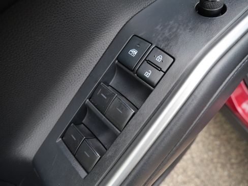 Used 2022 Toyota Highlander XLE AWD/4WD image 20