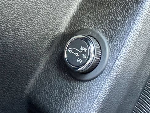 Used 2023 Chevrolet Traverse LT FWD image 34
