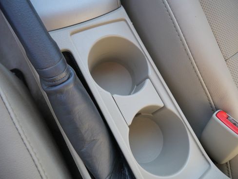 Used 2013 Toyota Corolla LE Special Edition FWD image 32