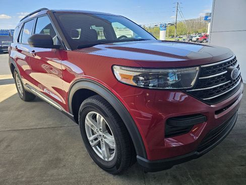Used 2023 Ford Explorer XLT AWD/4WD image 7