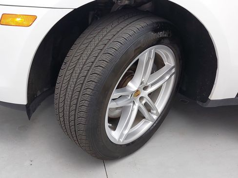 Certified 2023 Porsche Macan AWD/4WD image 35