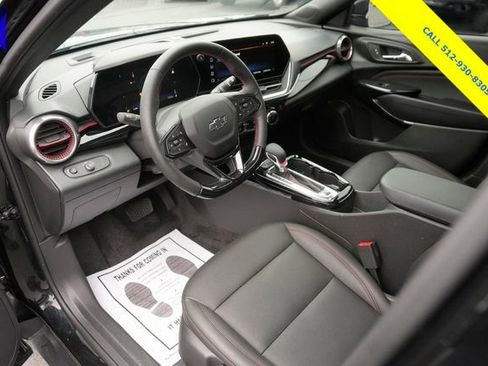 Used 2025 Chevrolet Trax RS w/ Sunroof Package image 8