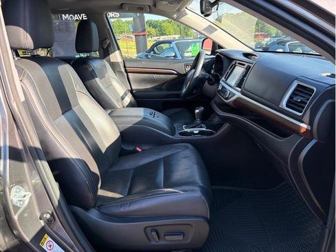 Used 2015 Toyota Highlander Limited AWD/4WD image 16