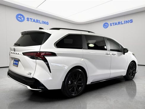 Used 2024 Toyota Sienna XSE image 9