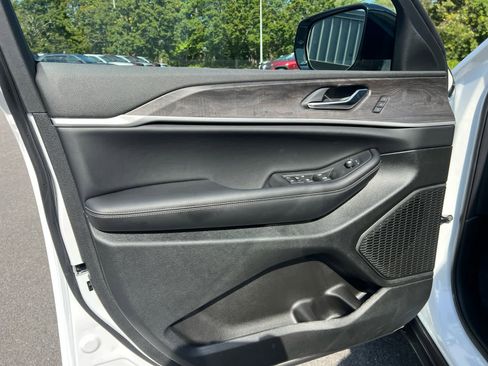 New 2025 Jeep Grand Cherokee Limited w/ Trailer Tow Package image 8