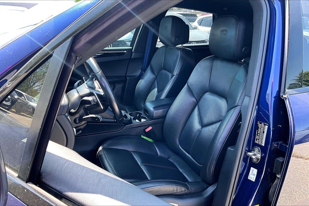Used 2023 Porsche Macan Turbo AWD/4WD image 34